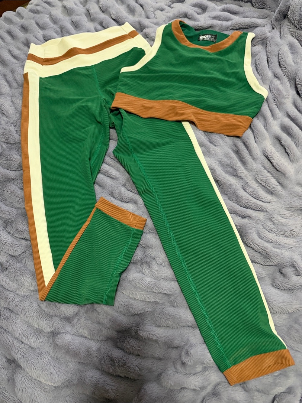 Women’s Green Athletic Crop Top & Leggings Set - Contrast Trim